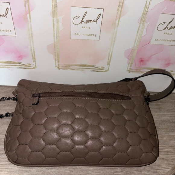 Carpisa Quilted Crossbody/Wristlet - Picture 4 of 6